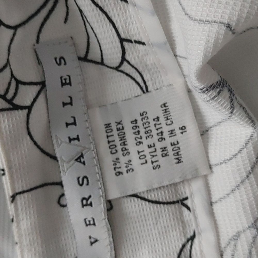 Women's Size 16 Versailles White Mini Skirt With Black Outlined Flowers Y2K - Picture 7 of 12